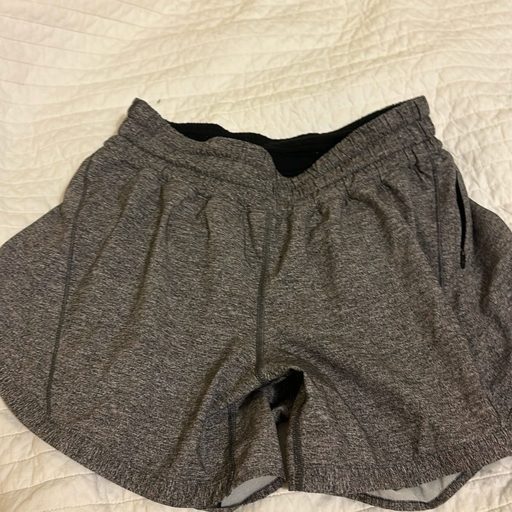 Lululemon like new Track that shorts